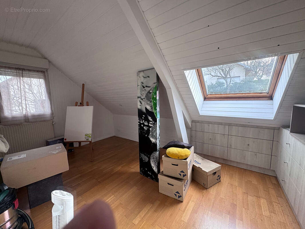 Exclusivité IMMOFLORE - Superbe maison 7 pièces avec piscine à Larnod - photo 13