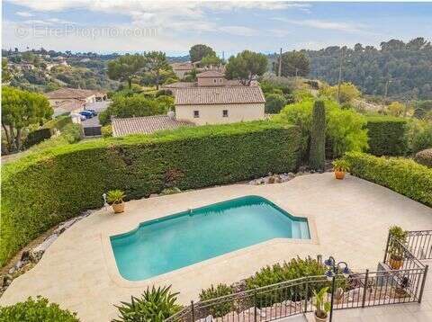 Maison à SAINT-LAURENT-DU-VAR