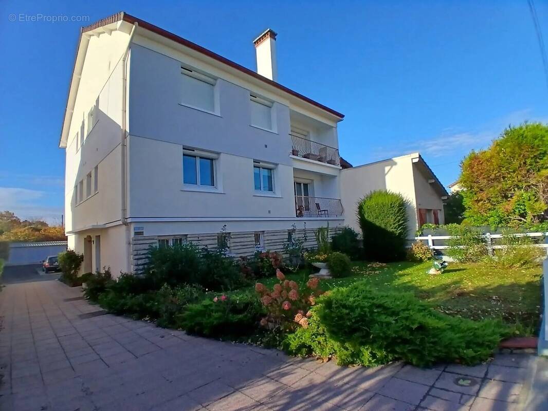 Appartement à SARTROUVILLE