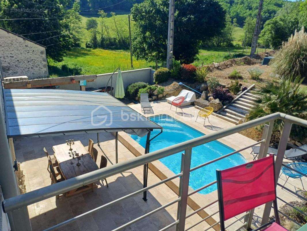 Maison à SAINTE-COLOMBE-EN-BRUILHOIS