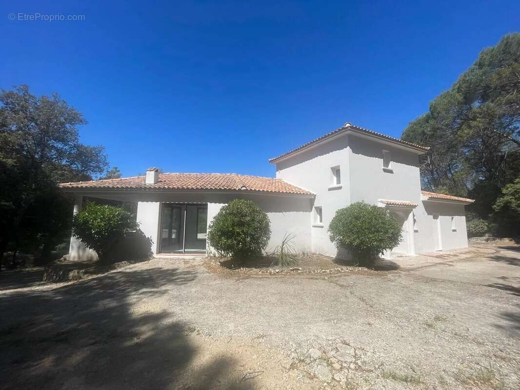 Villa restaurée de 153 m² – vue dominante plein sud – calme absolu - photo 9