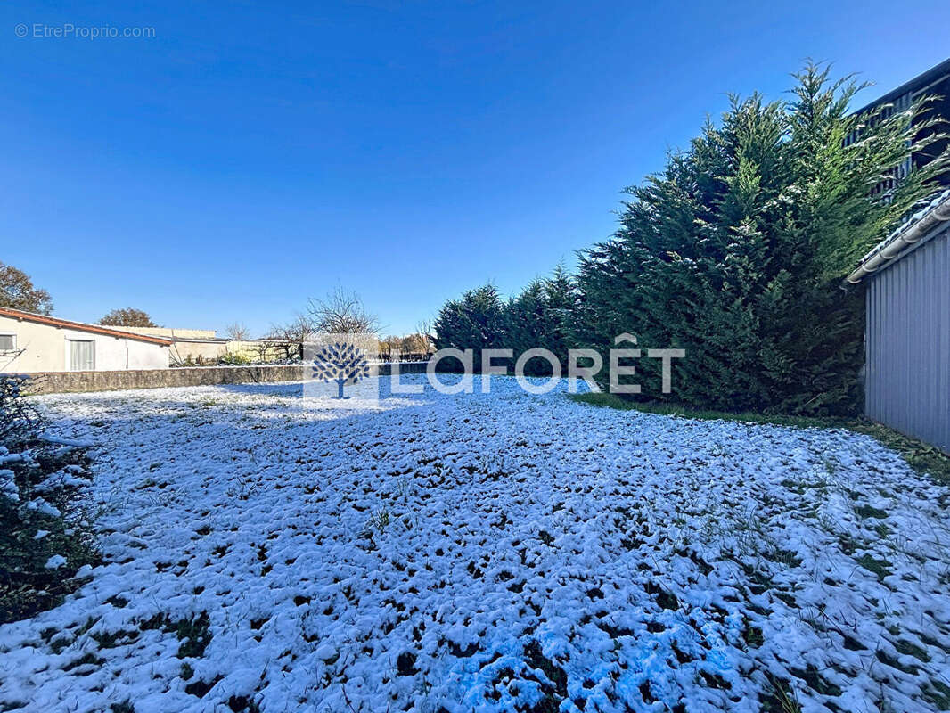 Terrain à LA FERRIERE-EN-PARTHENAY