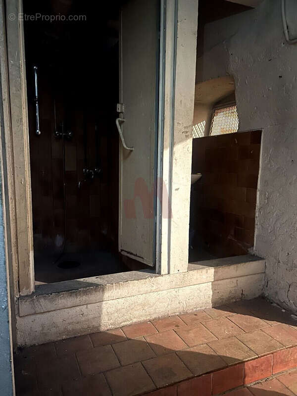 Commerce à PARIS-9E