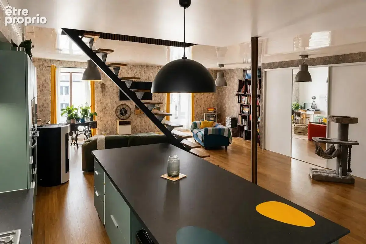 Immeuble rénové 250 m² situé à Ardes - photo 2