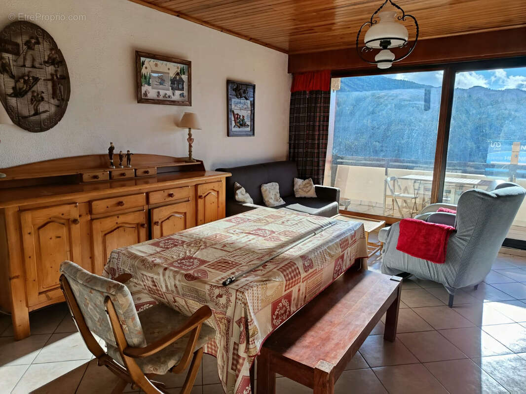 Appartement à GREOLIERES