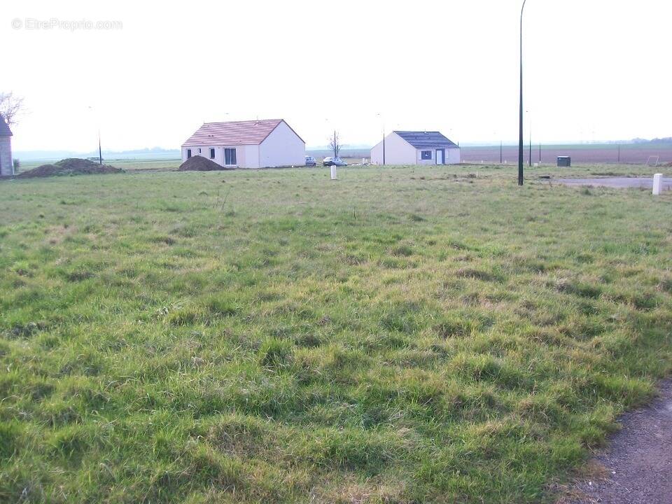 Terrain à ONS-EN-BRAY