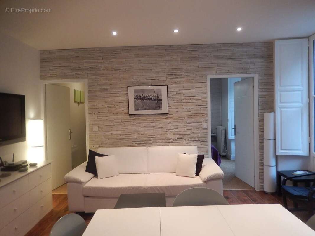 Appartement à EAUX-BONNES
