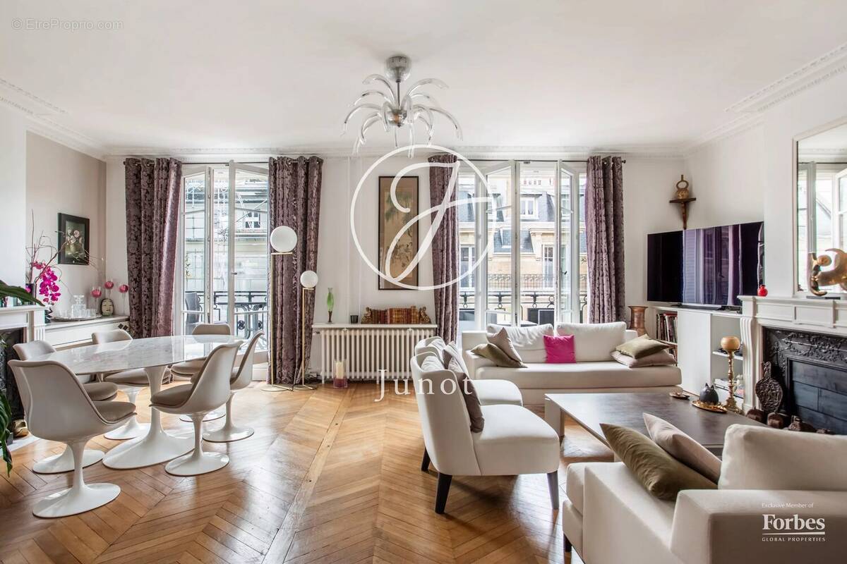 Appartement à PARIS-17E