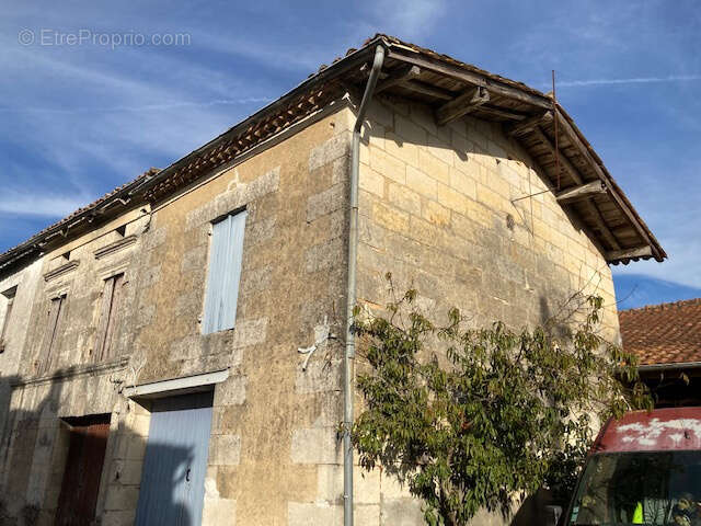 Maison à MONTLIEU-LA-GARDE