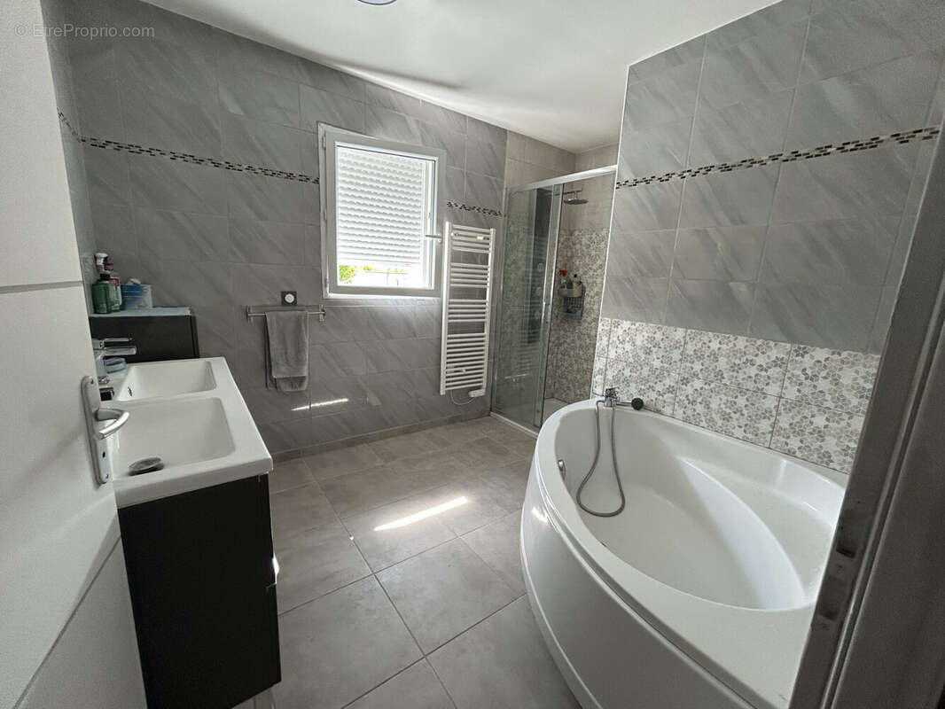 Maison 97 m² à Pars-Les-Romilly  - photo 7