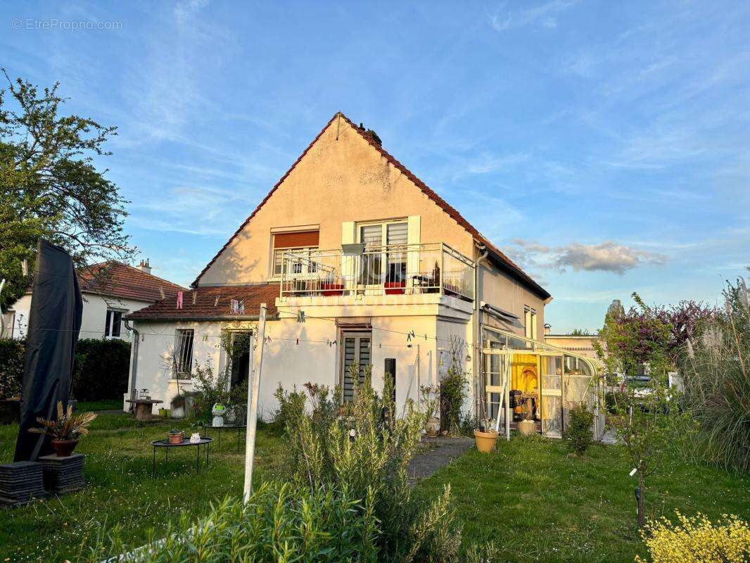 Maison à VAILLY-SUR-AISNE