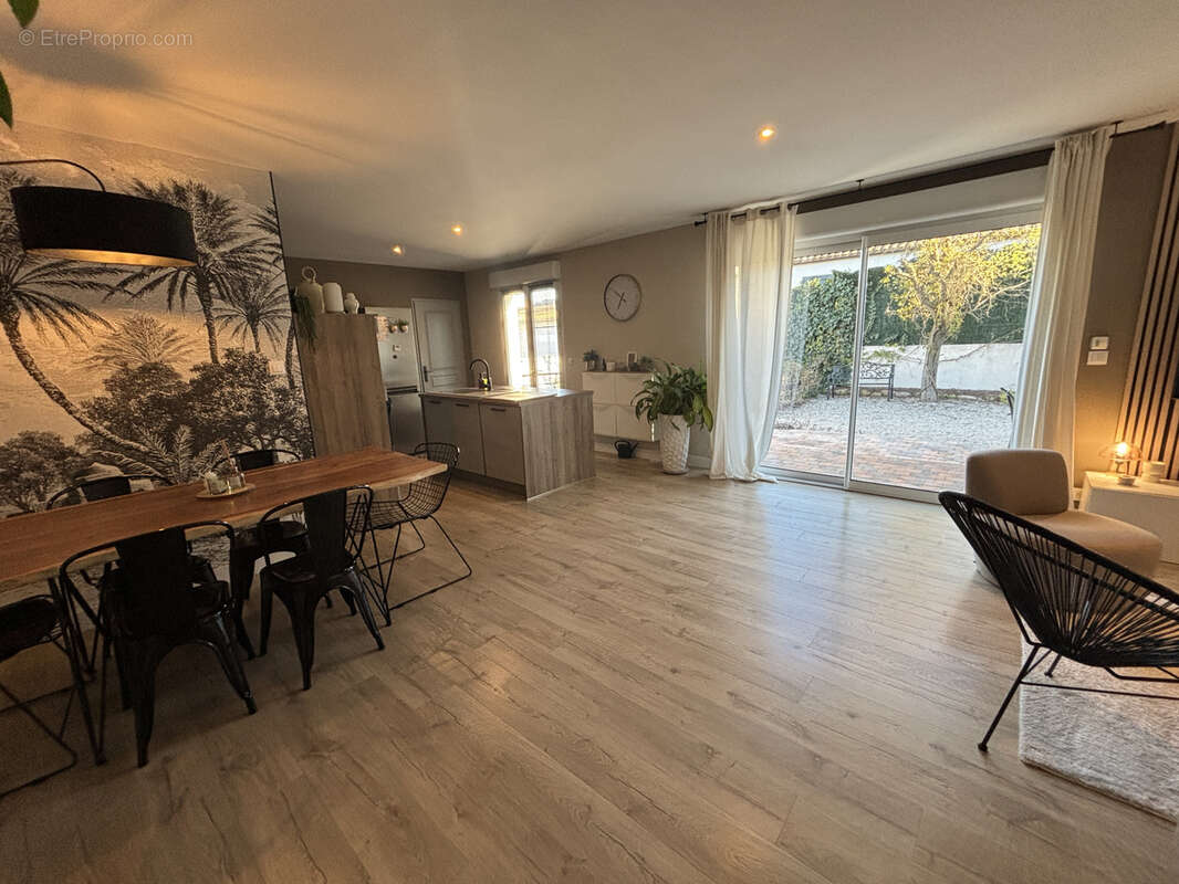 Maison à GALLARGUES-LE-MONTUEUX