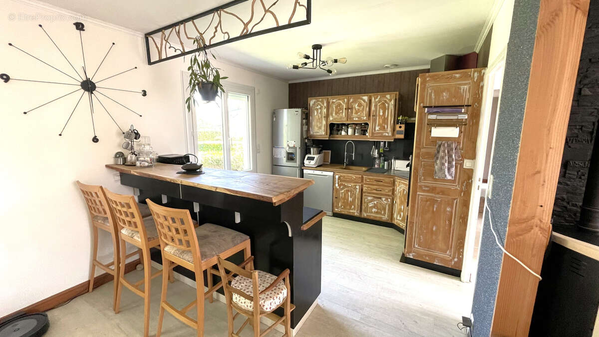 Maison à SAINT-CLEMENT-DE-LA-PLACE