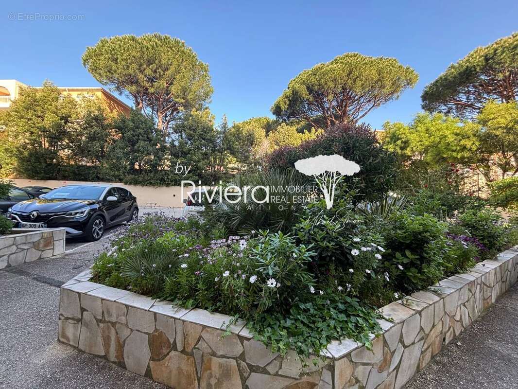 Cavalaire - 3 pieces - au calme avec terrasse . - photo 11