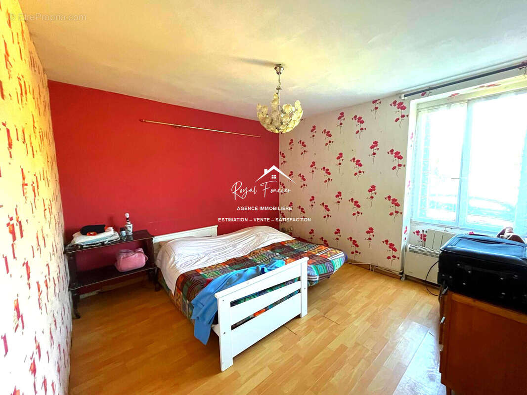 3eme Chambre - Maison à NOYANT-DE-TOURAINE