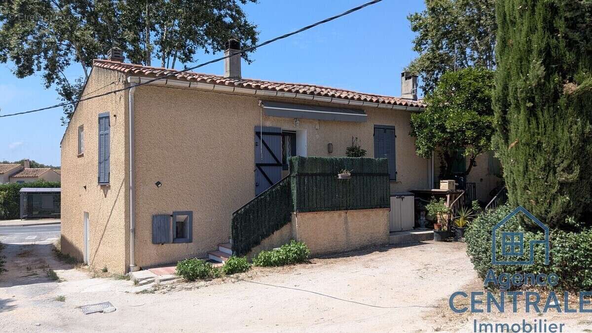 Maison à SAINT-CYR-SUR-MER