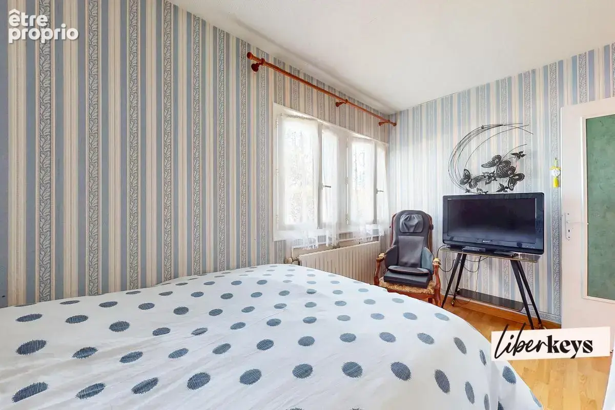 Plaisir – Maison familiale de plain-pied - 5 pièces - 120 m² au sol avec jardin et garage, proche gare - photo 15