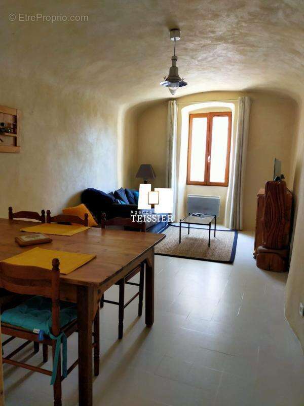 Maison à BERRIAS-ET-CASTELJAU