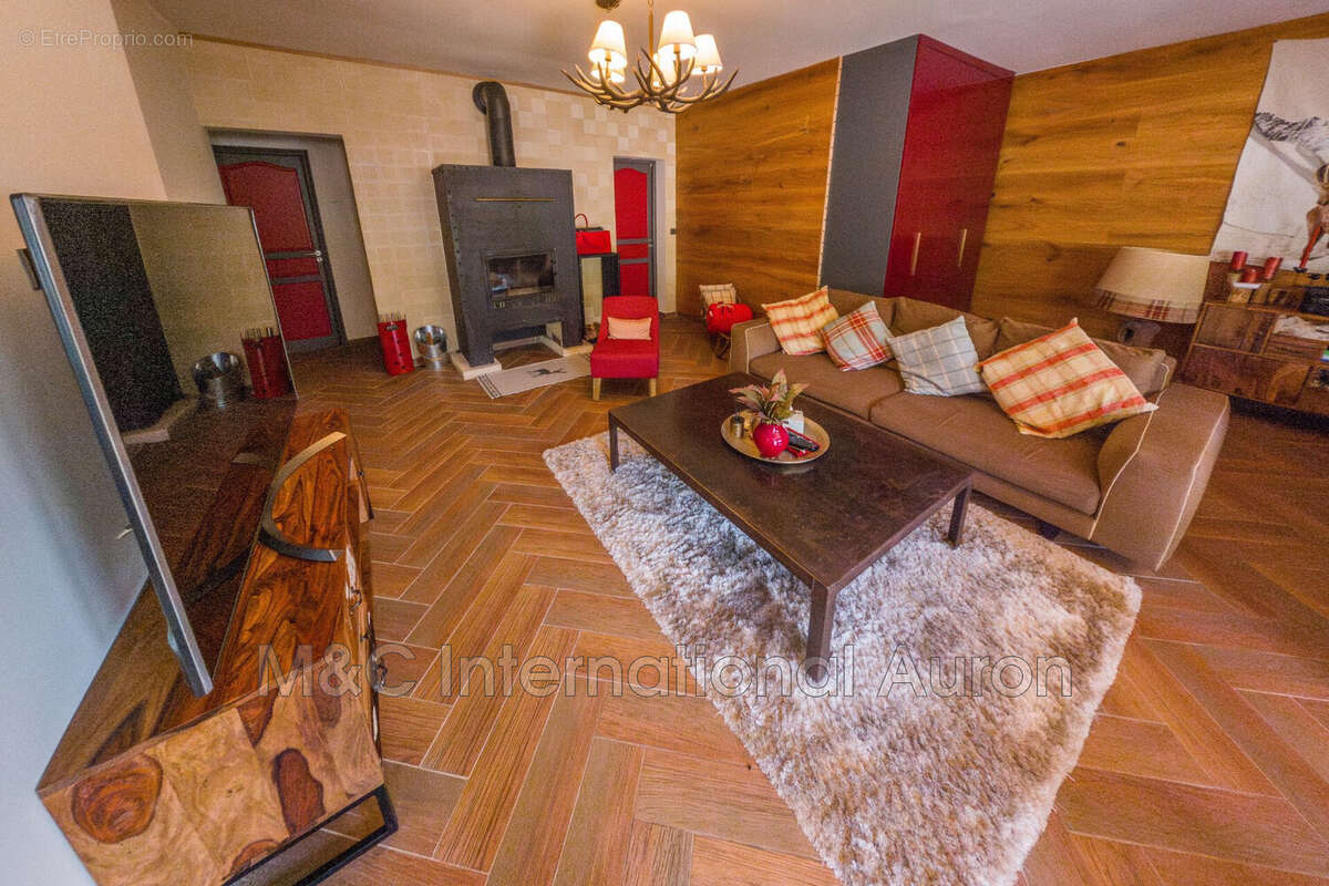 Appartement à SAINT-ETIENNE-DE-TINEE