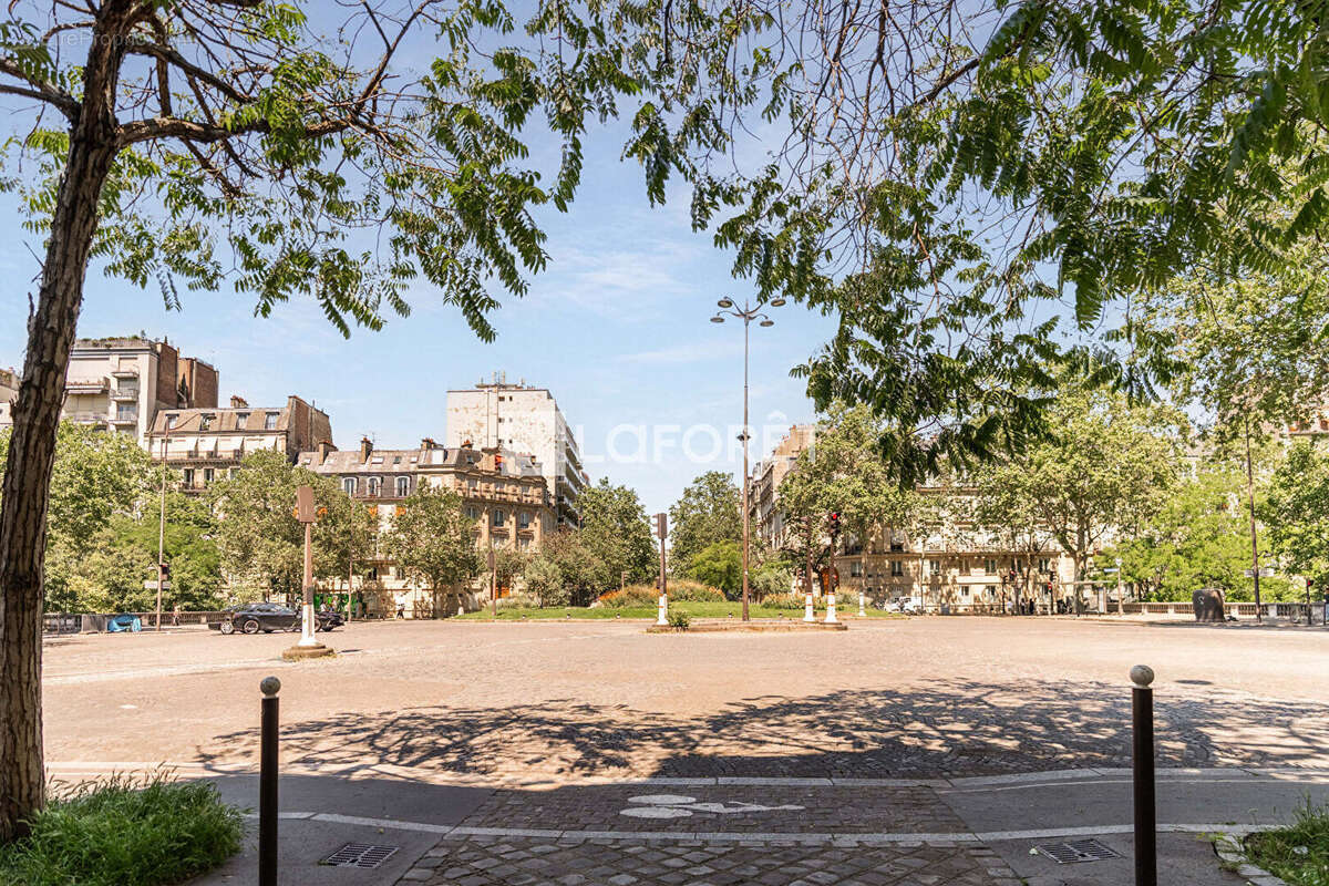 Proche place wagram - bel immeuble - 2 pieces - elegant - au calme - photo 16