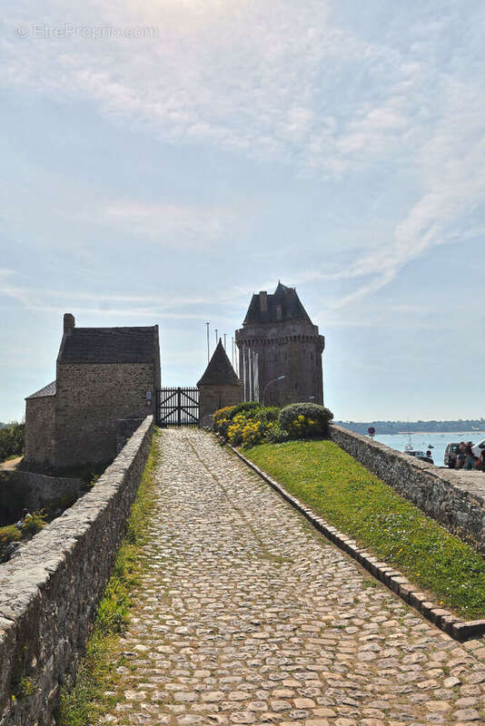 Maison Saint Malo 165 m² habitable et 190 m² utile 6 CHAMBRES - photo 5