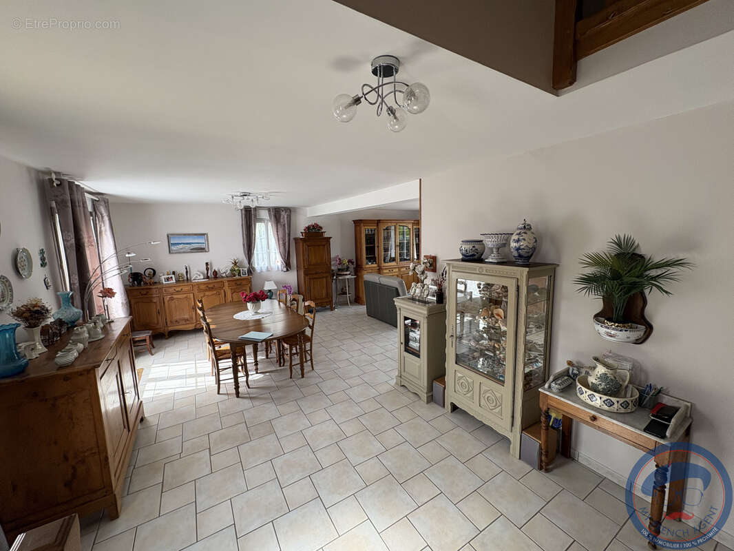 Maison à LA VILLE-AUX-DAMES