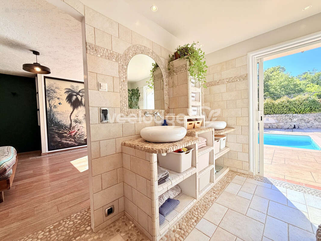 Maison à TOURRETTES