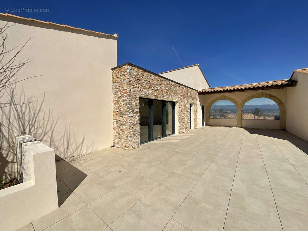 Maison à LE PUY-SAINTE-REPARADE