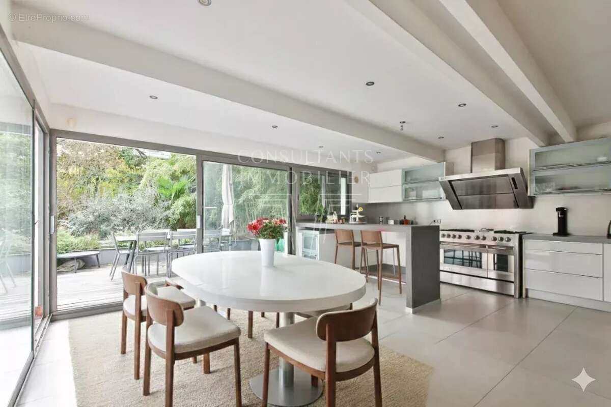 Maison à ISSY-LES-MOULINEAUX