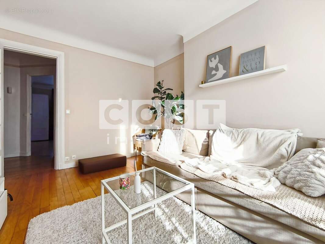 Appartement à COURBEVOIE