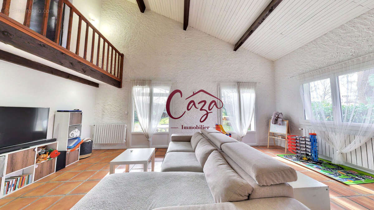 Maison à FARGUES-SAINT-HILAIRE