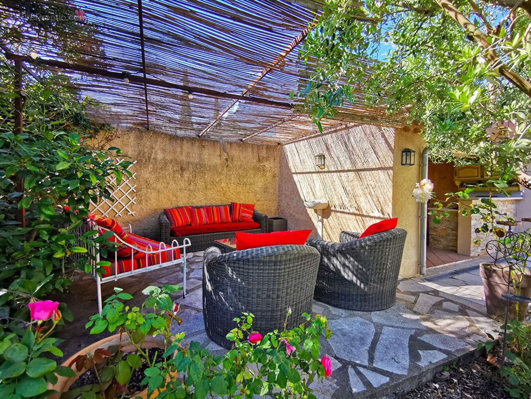 Maison 8 pièces de 214 m² sur 1556 m² de terrain avec studio, piscine et garage - photo 17