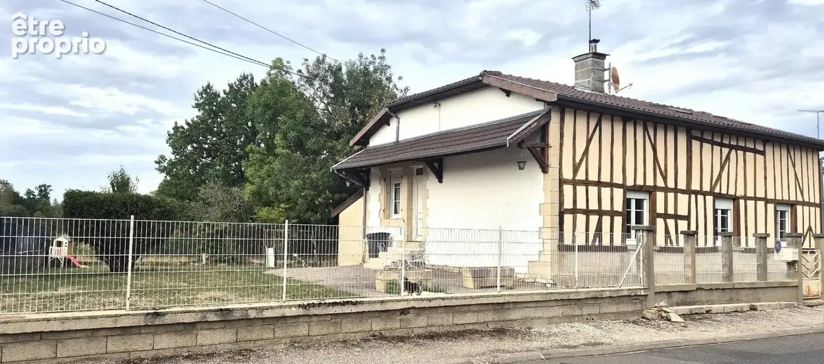 Ravissante Maison Individuelle en colombage, de Charme ou de Caractère de 116 m² Rénovée avec Cour, Terrasse, Appentis, Buanderi - photo 2