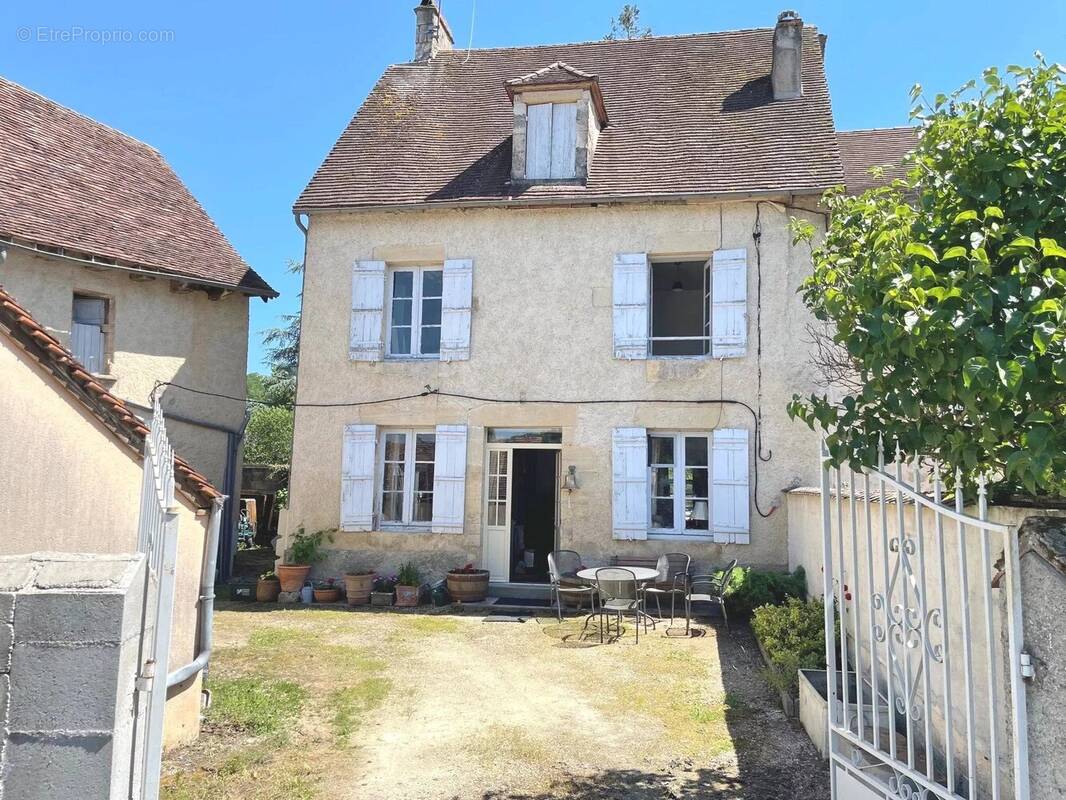 Maison à CHERVEIX-CUBAS