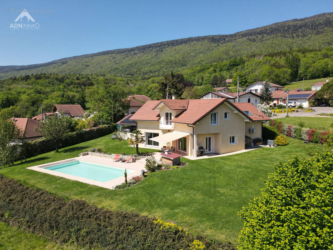 Maison à PERON