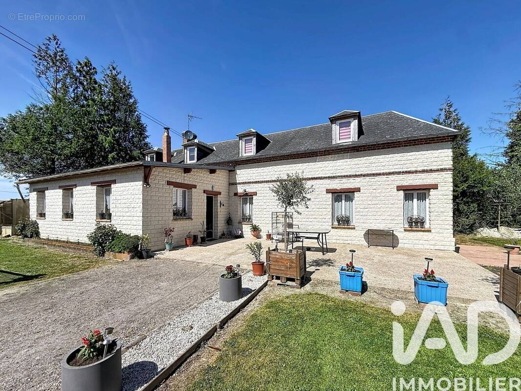 Photo 1 - Maison à FERRIERES-SAINT-HILAIRE