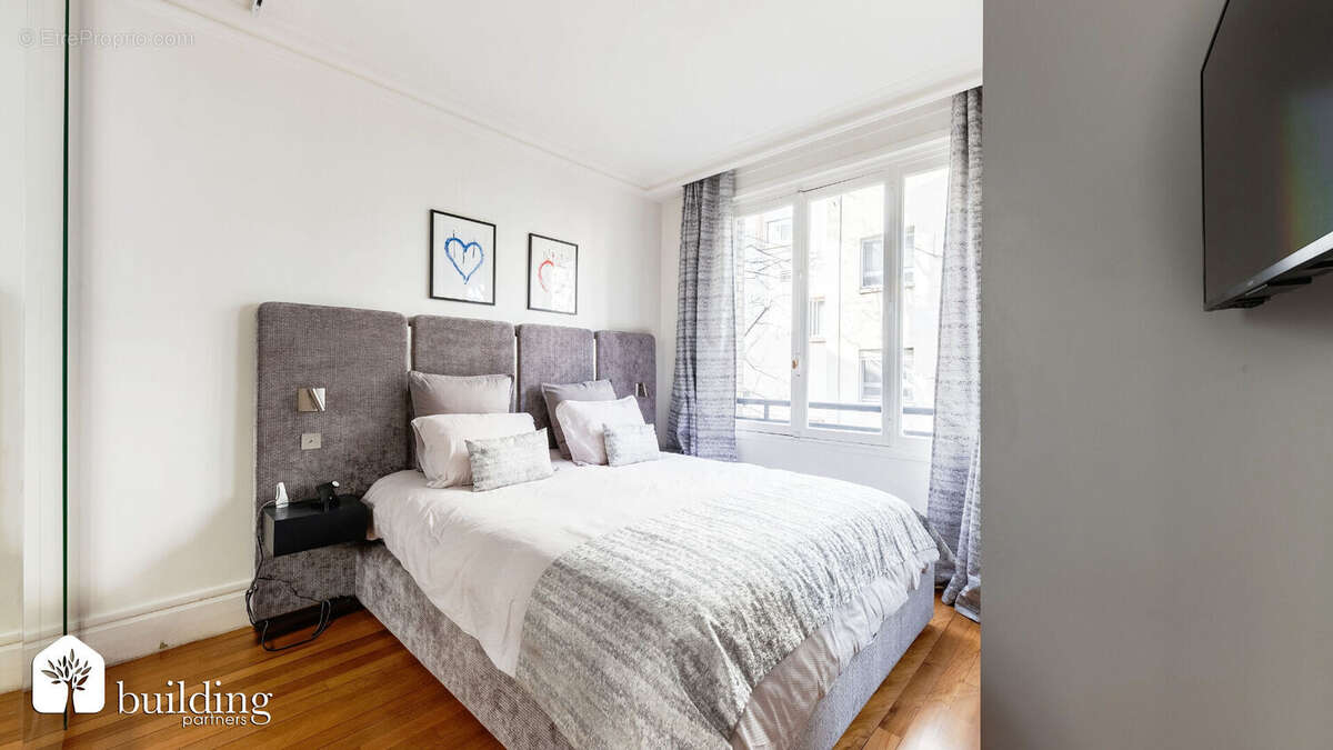 A vendre - Neuilly-sur-Seine Saint-James - Appartement 3 pièces de 73 m² avec balcon et charme de l'ancien - photo 5