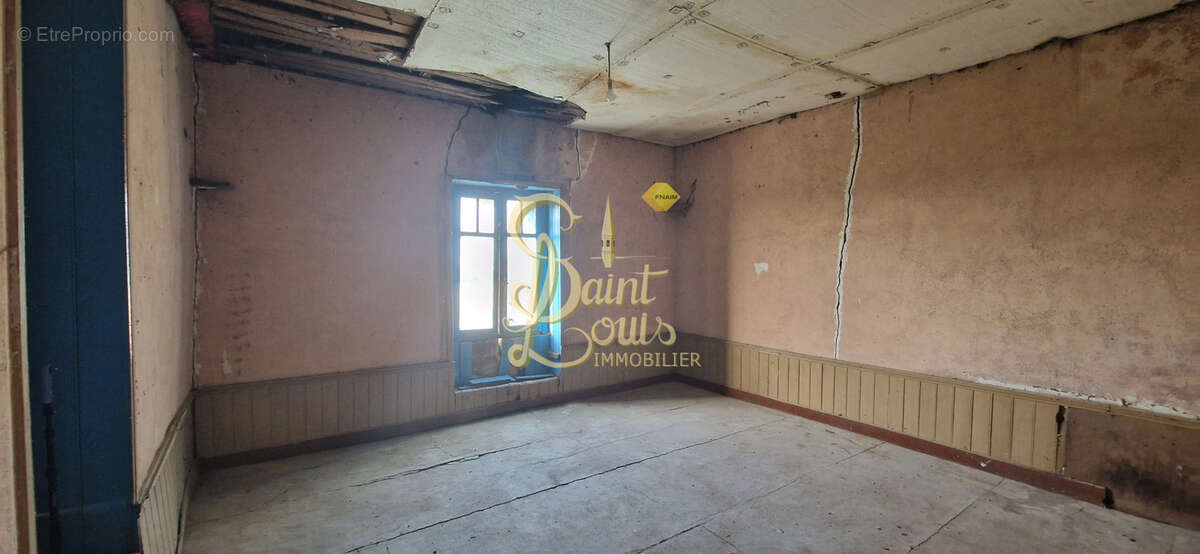 Maison atypique 105 m2 au sol - dependances et cave voutee de 48 m2 - photo 6