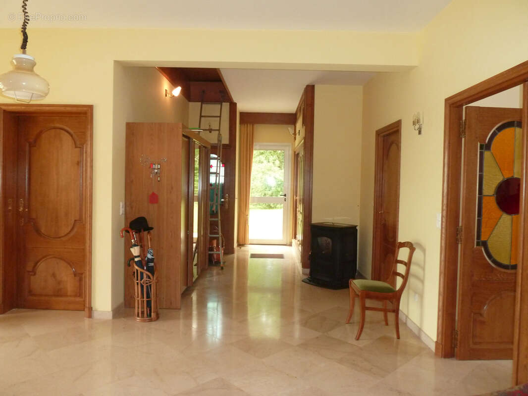 Maison à MONTGESTY