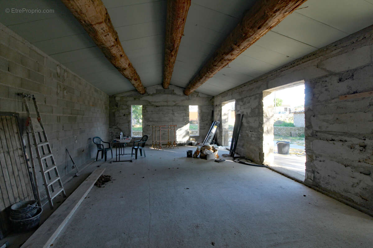 Maison à SANILHAC-SAGRIES