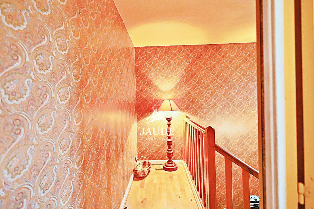 Maison à MIREFLEURS