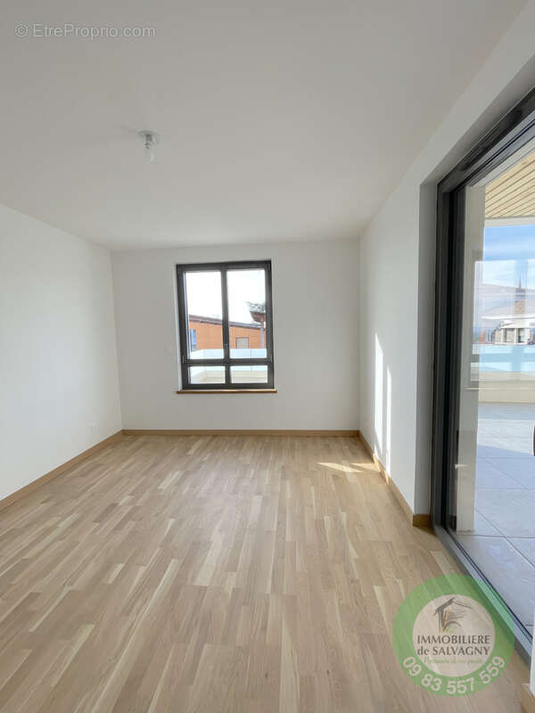 Appartement à LA TOUR-DE-SALVAGNY