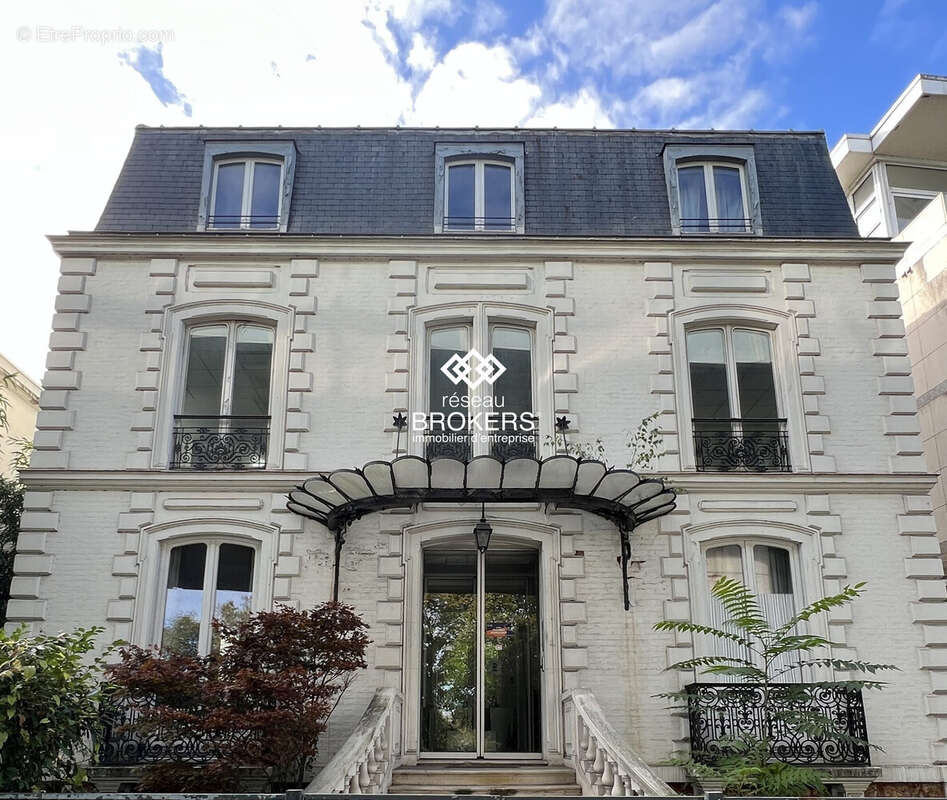 Commerce à SAINT-CLOUD