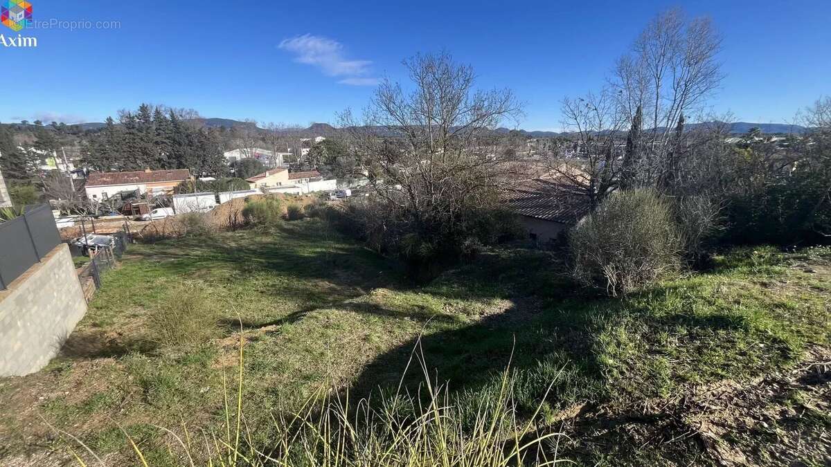 Terrain à ROQUEBRUNE-SUR-ARGENS
