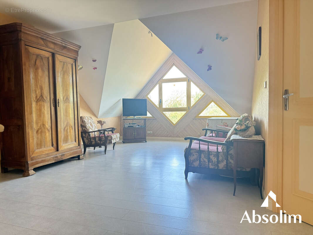 Maison 210 m² à Beaufort-En-Vallee  - photo 7