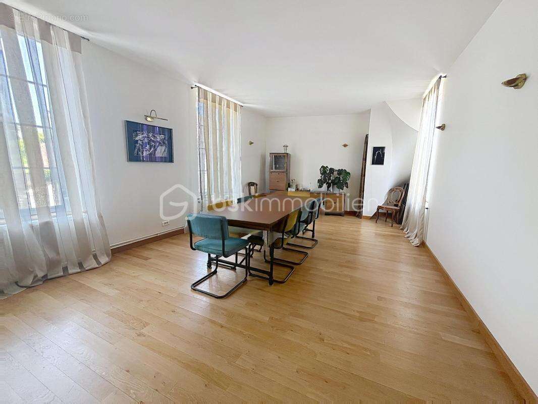 Maison de caractere avec jardin et garage - photo 10