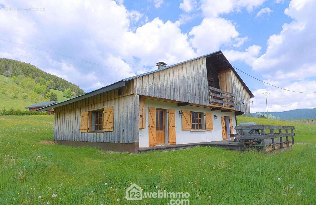 Ce chalet est idéal pour les amoureux de la nature, en quête d'un havre de paix ... - Maison à UGINE