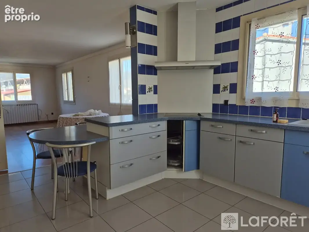 Maison 3 faces de 163 m² avec jardin et garage - photo 3
