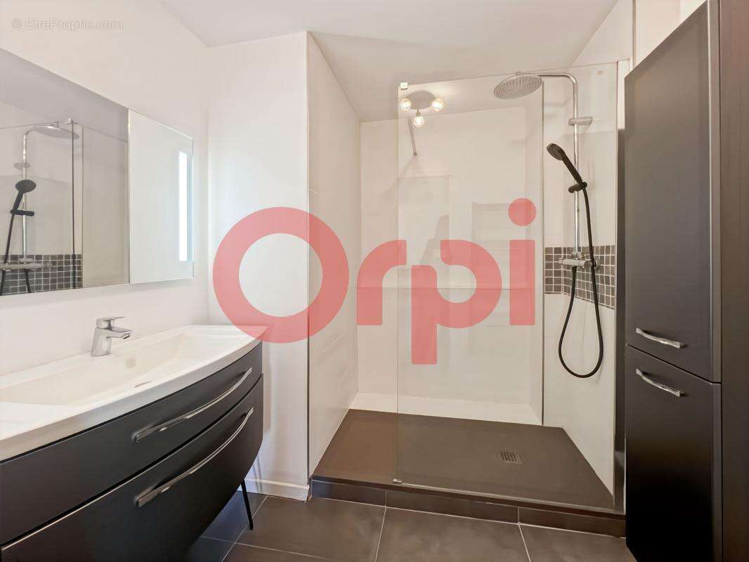 Appartement à VENELLES