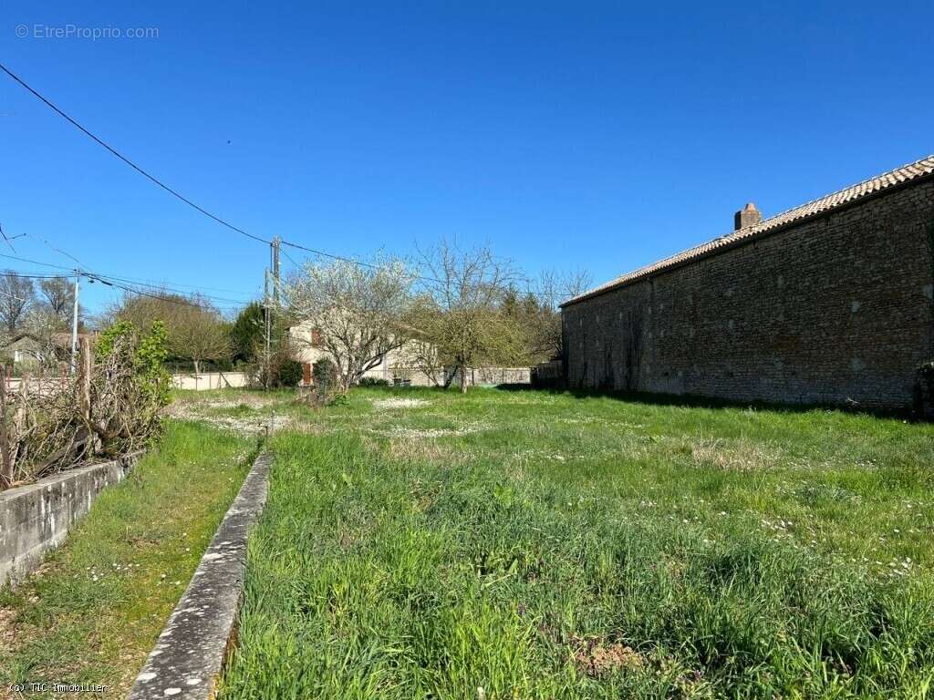 Maison de Campagne avec Dépendances 5 Minutes de Civray - photo 28